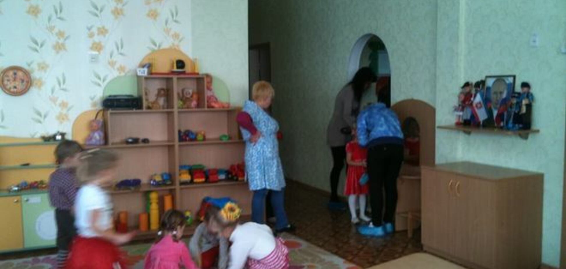 В Симферополе с детского сада учат поклоняться Путину