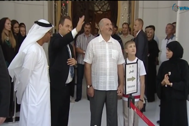 Появилось новое видео с шикарных каникул Лукашенко в Абу-Даби, где их с сыном сопровождает гарем славянок