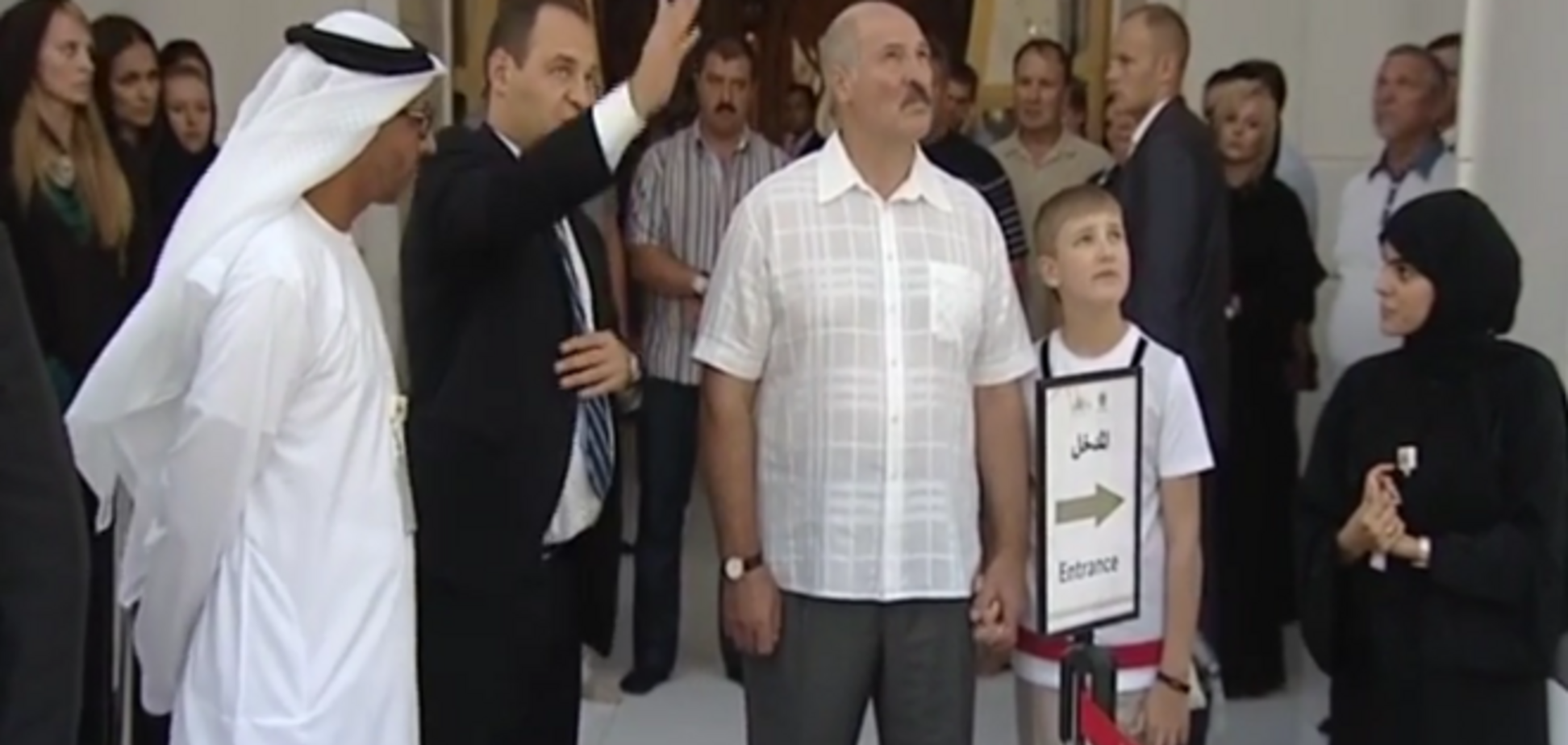 Появилось новое видео с шикарных каникул Лукашенко в Абу-Даби, где их с сыном сопровождает гарем славянок