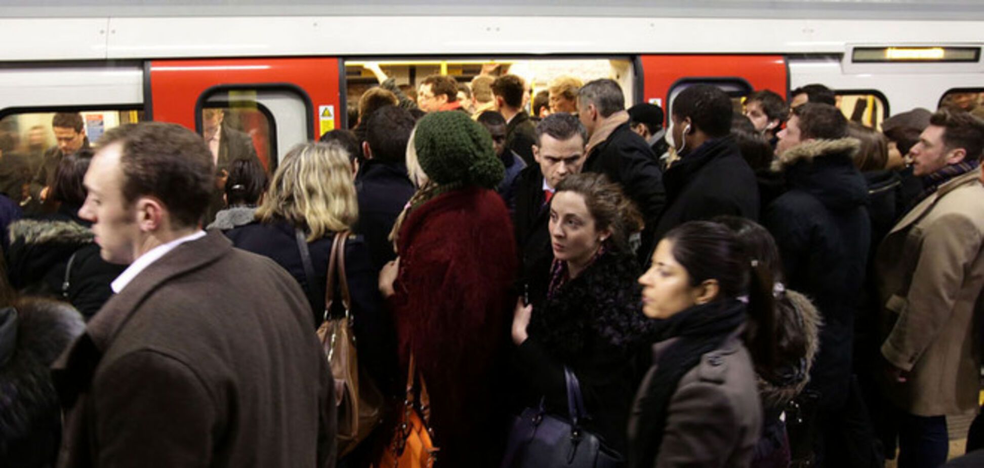 Пьяные регбисты приостановили работу лондонского метро