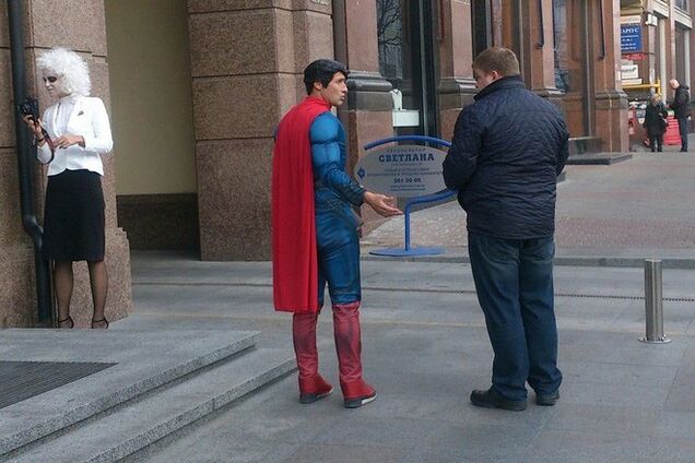 По центру Киева гулял Супермен: фотофакт