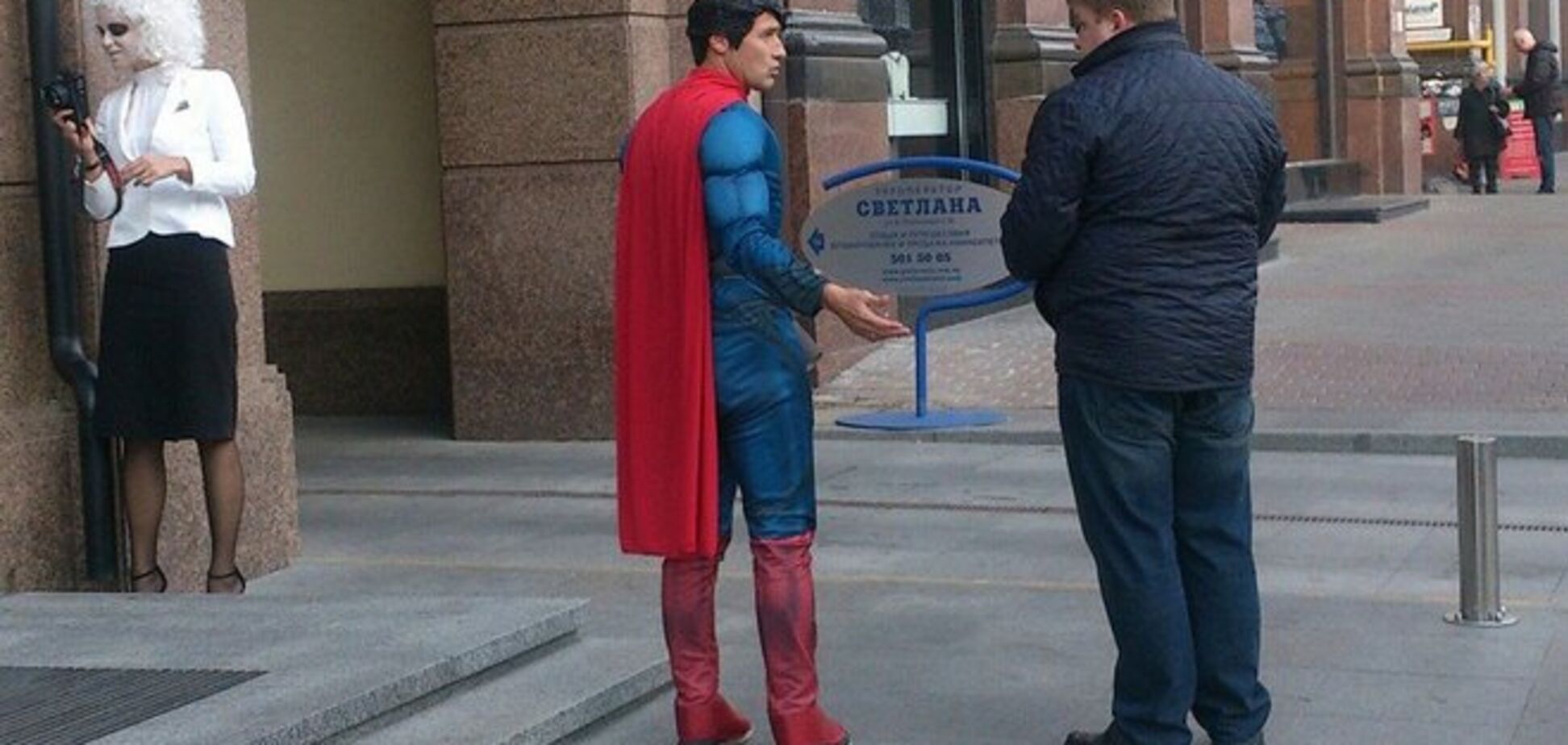По центру Киева гулял Супермен: фотофакт