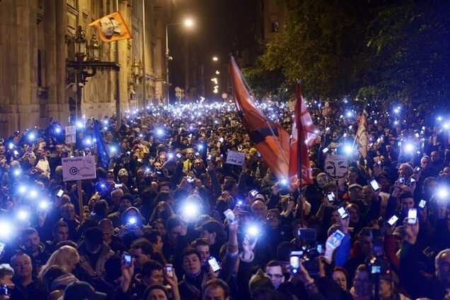 В сети появились фото Майдана в Венгрии против Виктора 'Януковича' Орбана