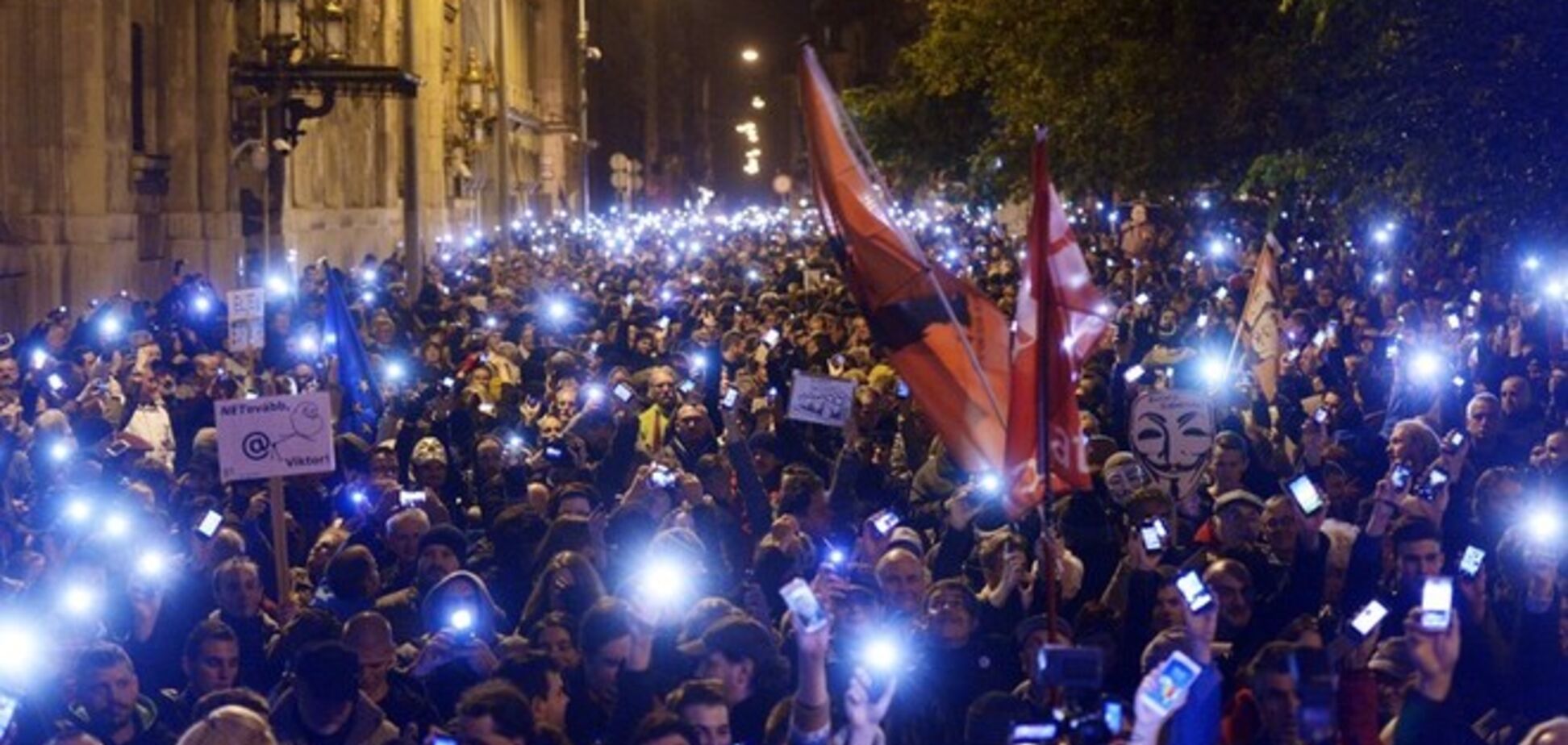 В сети появились фото Майдана в Венгрии против Виктора 'Януковича' Орбана