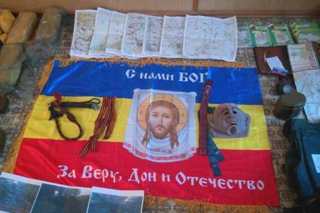 СБУ обнародовала фотографии тайника боевиков 'ЛНР' с арсеналом для диверсий и терактов