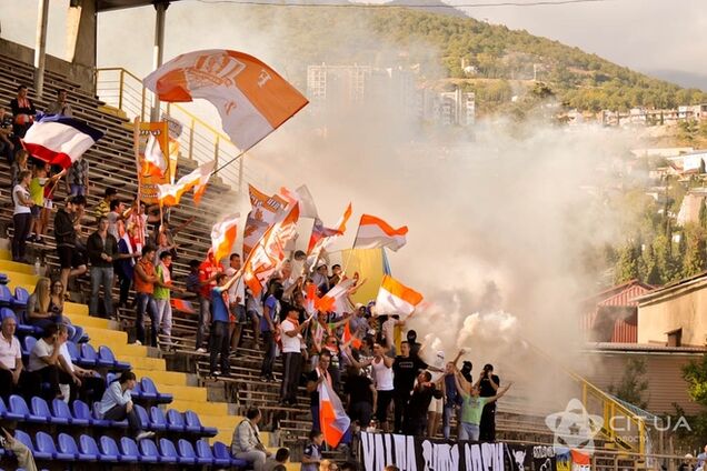 Фаны 'аннексированного' крымского клуба попросили помощи у общественности