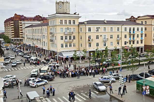 В центре Грозного в день рождения Кадырова смертник совершил теракт: погибли полицейские