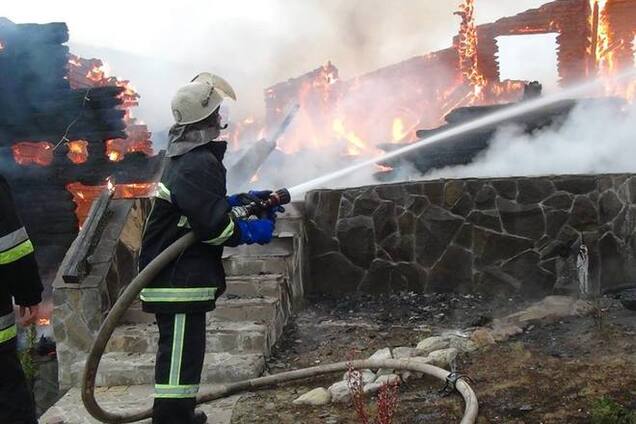 В Карпатах сгорела четырехзвездочная гостиница сына Януковича: опубликованы фото и видео