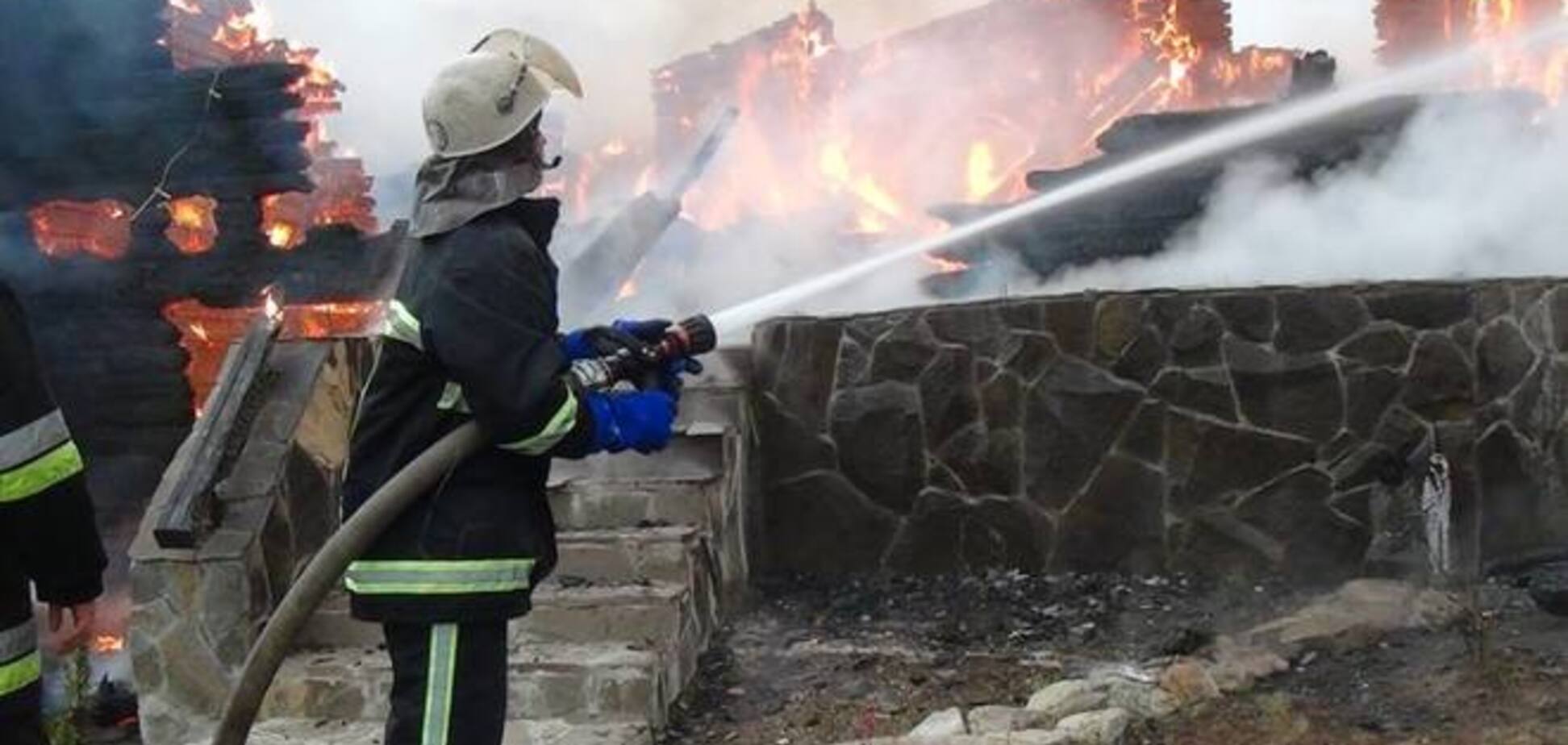 В Карпатах згорів чотиризірковий готель сина Януковича: опубліковано фото і відео