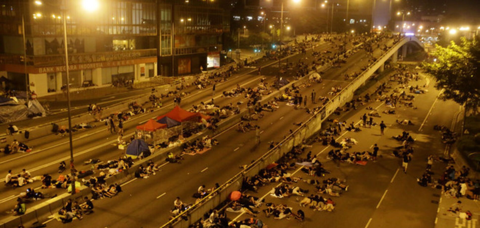 Гонконгскому 'Майдану' поставили ультиматум