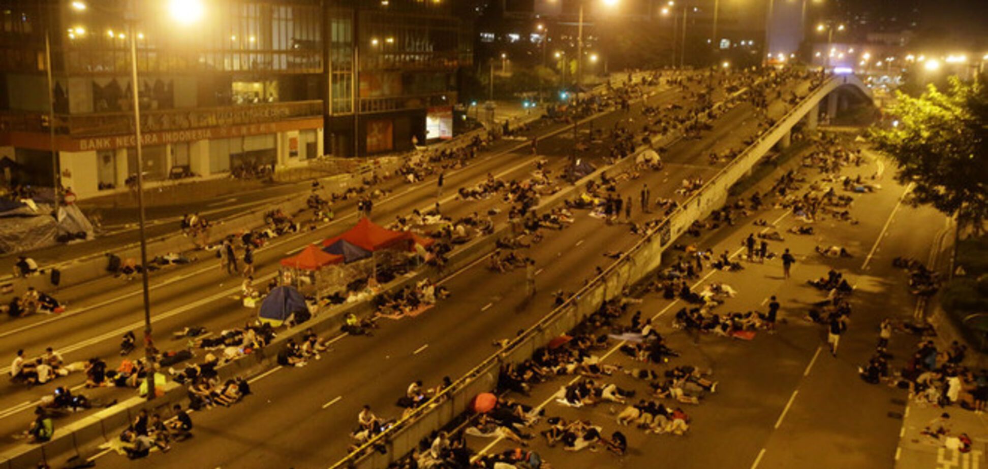 Гонконгскому 'Майдану' поставили ультиматум