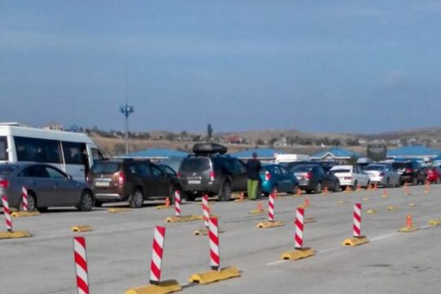 На переправе в Керчи новые неудобства: билеты по паспортам, металлоискатели и досмотры багажа