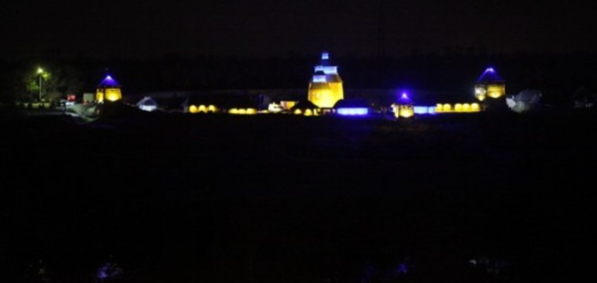 'Запорожская Сечь' на Хортице стало сине-желтой