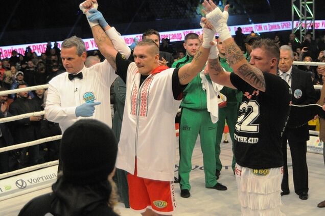 Как Усик нокаутировал южноафриканца Брюера: фотогалерея боя