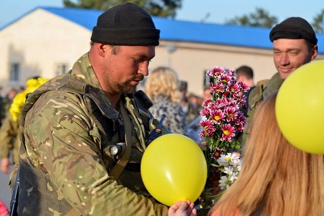 На Днепропетровщине встретили своих героев из зоны АТО: опубликованы фото и видео