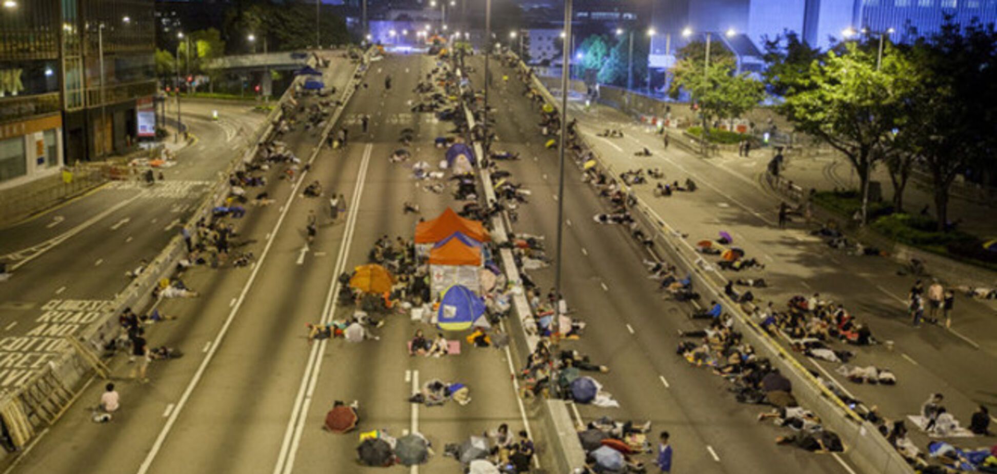 Протесты в Гонконге затихают: чиновники вернулись к работе