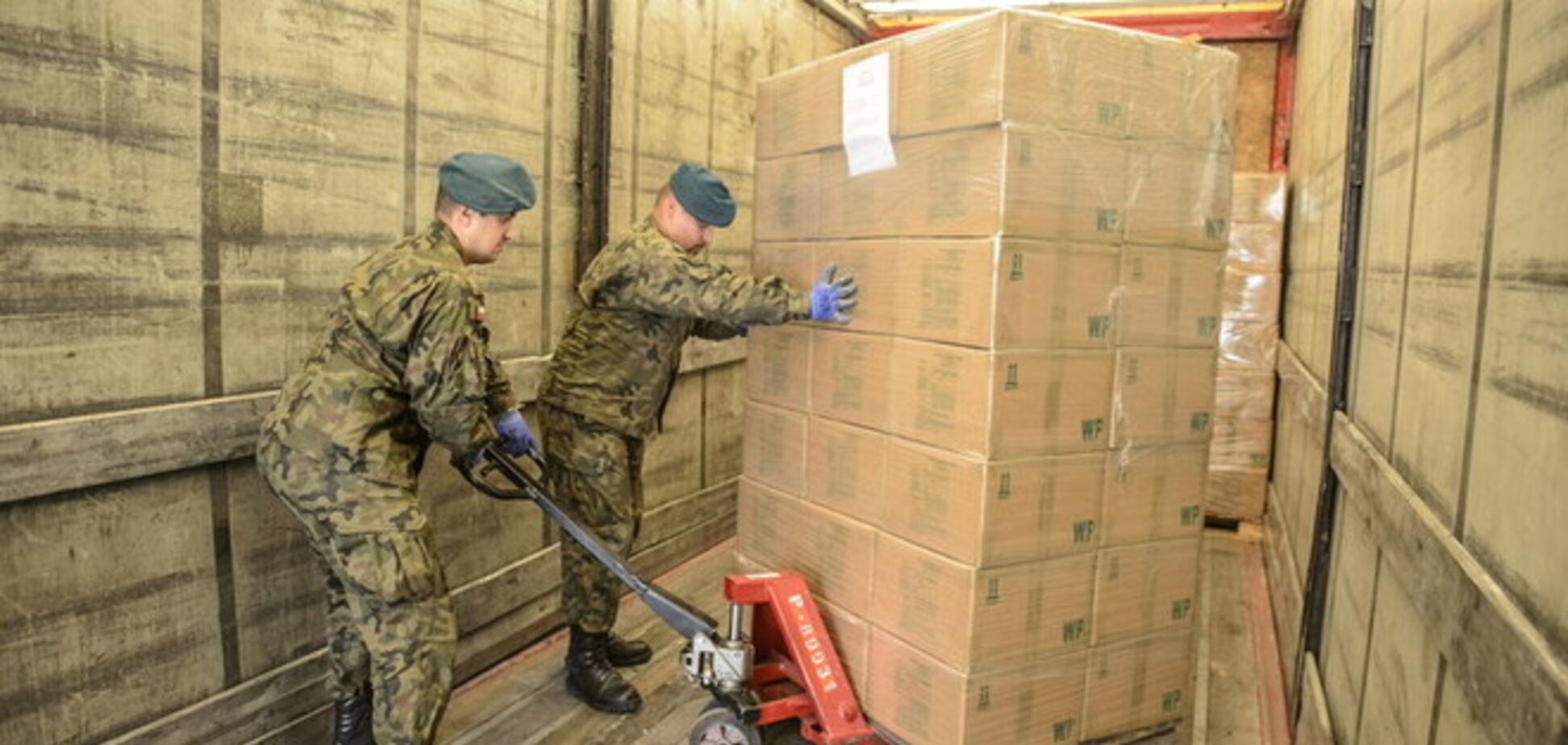 В Украину прибыло более сотни грузовиков с немецкой гуманитаркой