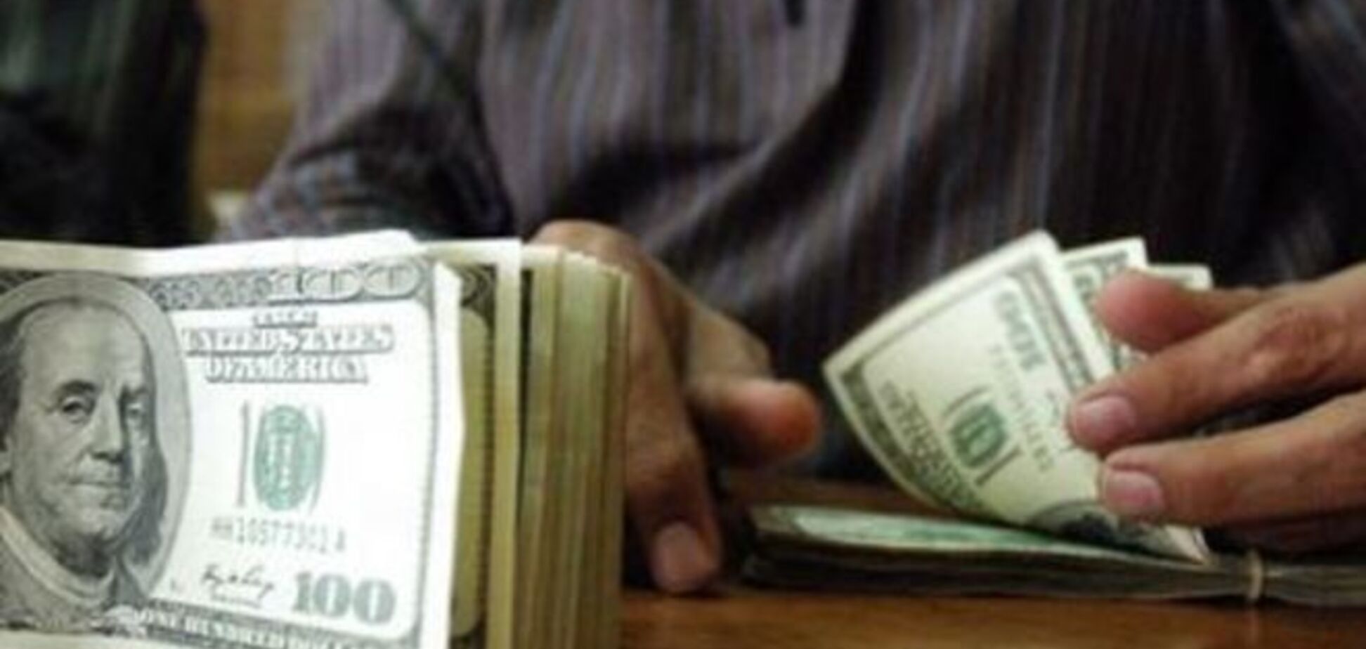 НБУ будет штрафовать банки за отсутствие долларов в кассах