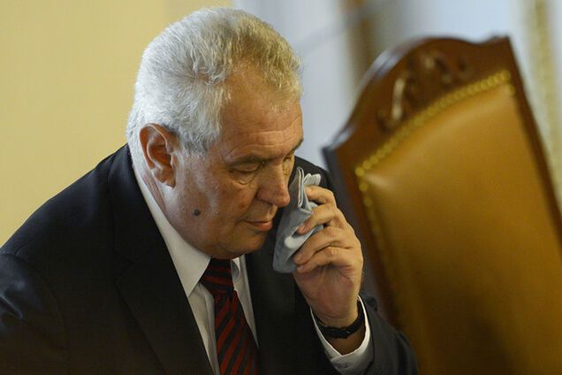 Чехи возмутились поездкой своего президента на Родос за счет Путина