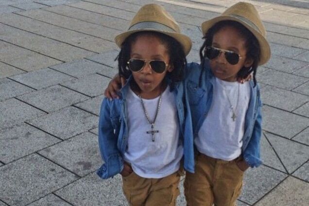 Стильные малыши-близнецы покорили Инстаграм своими нарядами