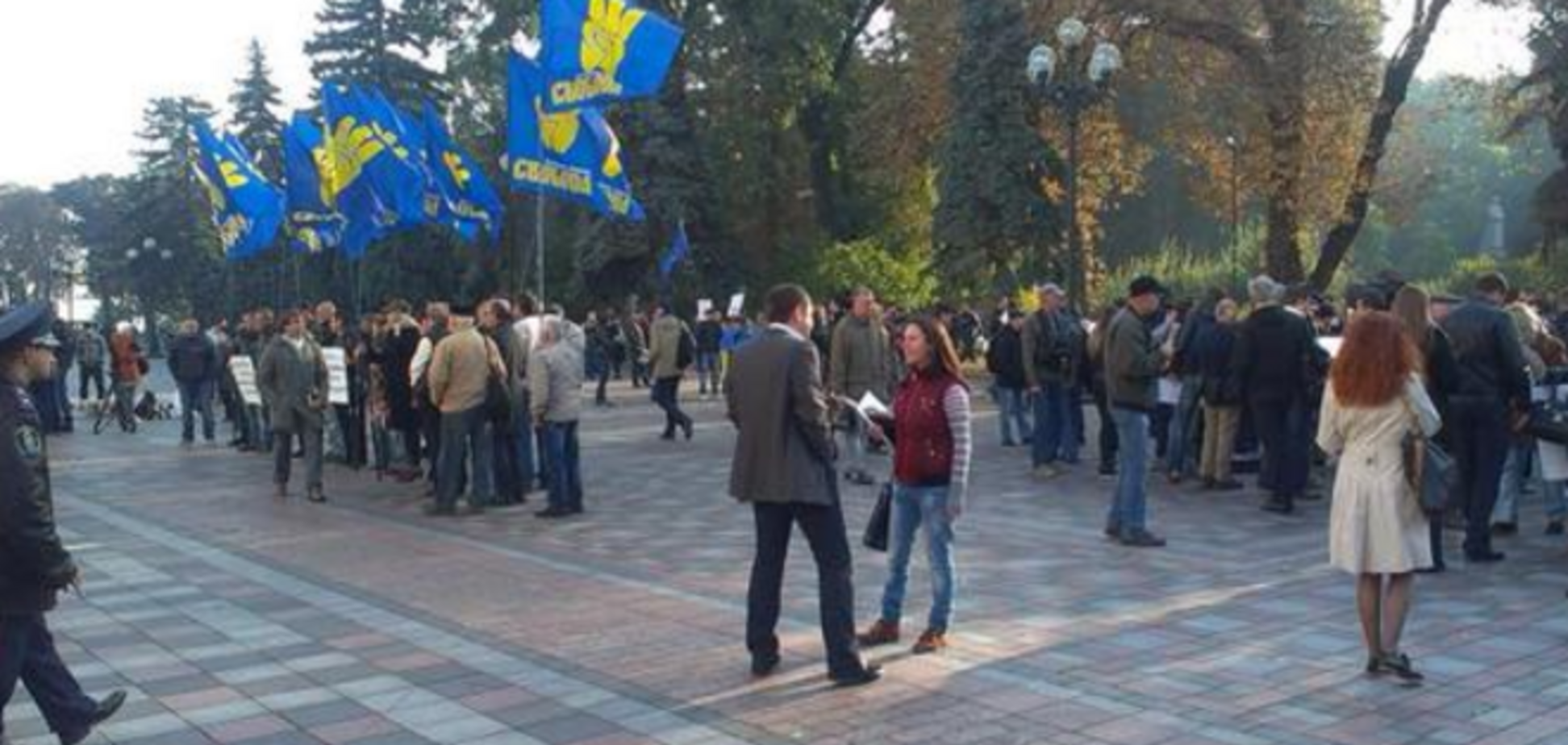 Активисты хотят 'угостить' поддерживающих коррупцию депутатов помидорами: привезли 200 кг