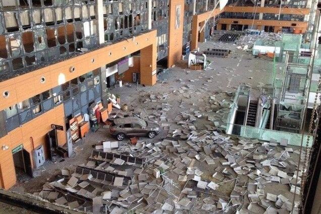 Донецкий аэропорт 7 октября: украинские киборги 'ложат врага штабелями'