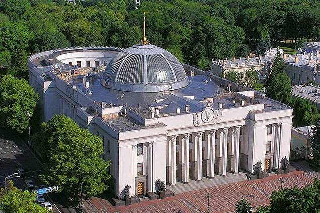 Более половины украинцев не хотят видеть в новой Раде бывших нардепов