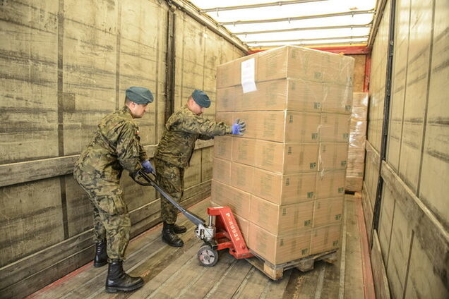 У соцмережах повідомили про аварію німецького 'гумконвою': п'ять машин розбилися