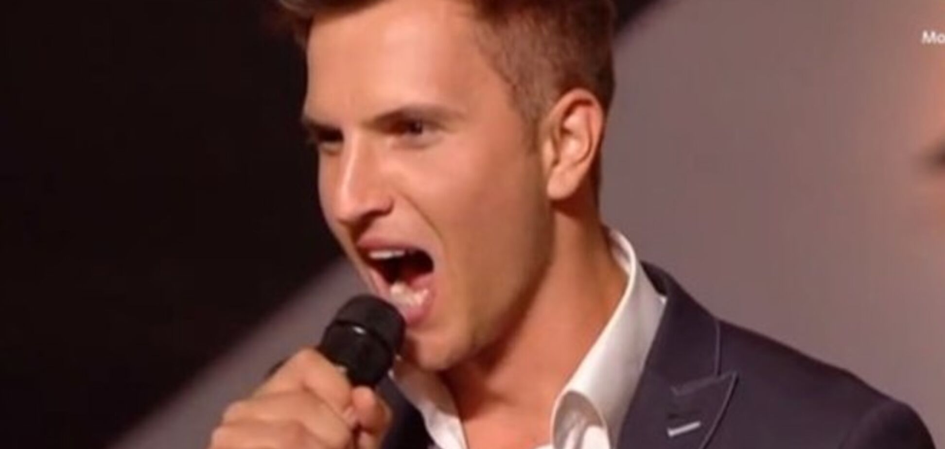 Благодаря выступлению в 'Х - Фактор' участник нашел сестер, которых не видел 20 лет