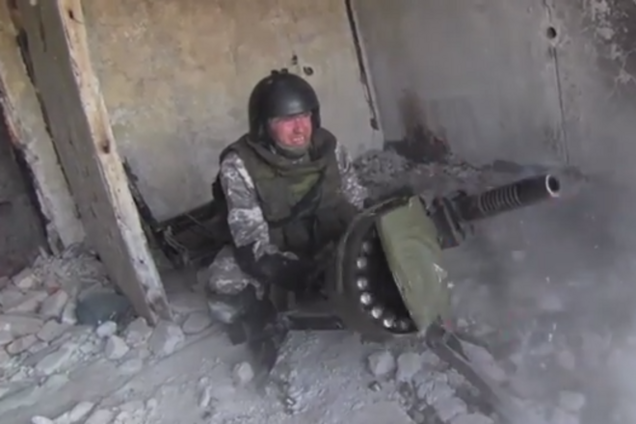 Кадры заканчиваются: 'Моторола' записал презрительное видеообращение к 'бьющим себя в грудь' русским