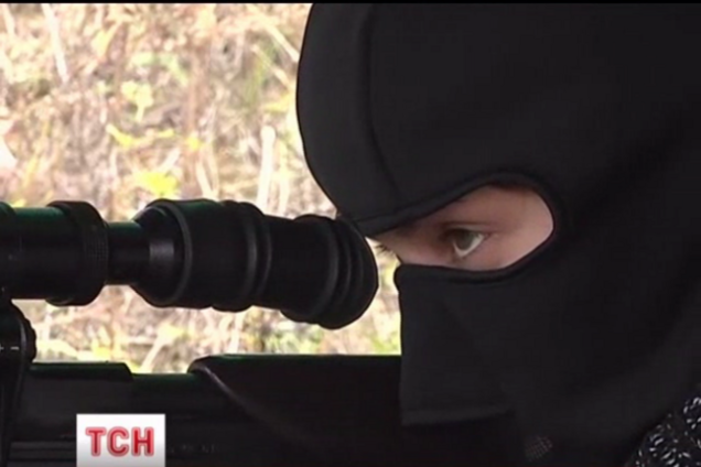 Вдова погибшего украинского снайпера записалась добровольцем, чтобы продолжить его дело