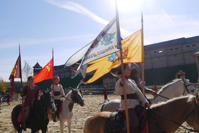 В Древнем Киеве прошел турнир лучников: победу забрала киевлянка