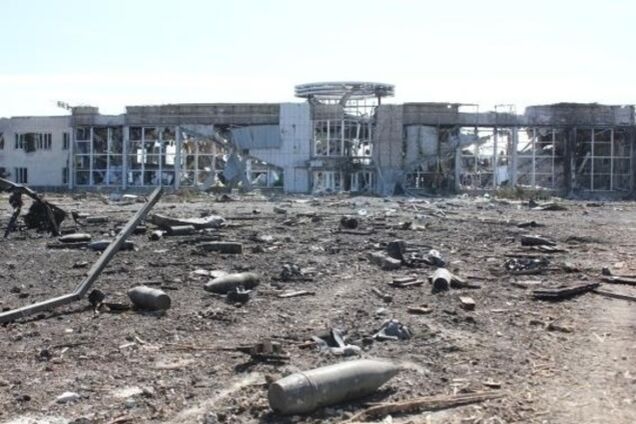 Если мы сдадим донецкий аэропорт, военная база противника будет у нас на голове – военный эксперт