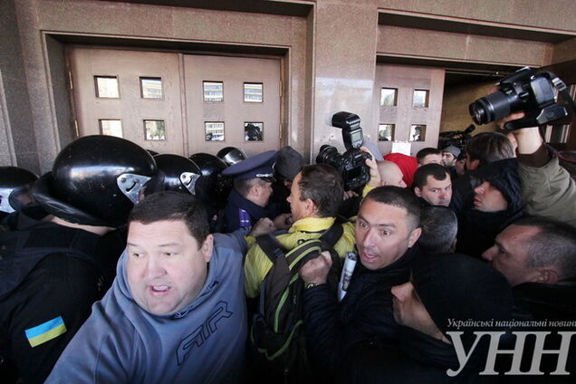 Активисты Ляшко заблокировали вход в ЦИК