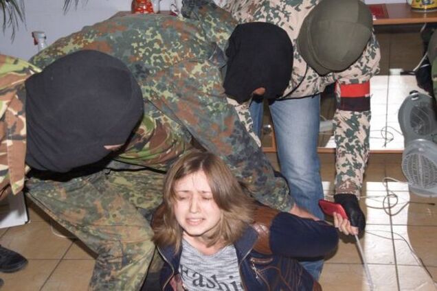 'Правый сектор' провел рейд против крымских торговцев 'спайсом' в Херсоне