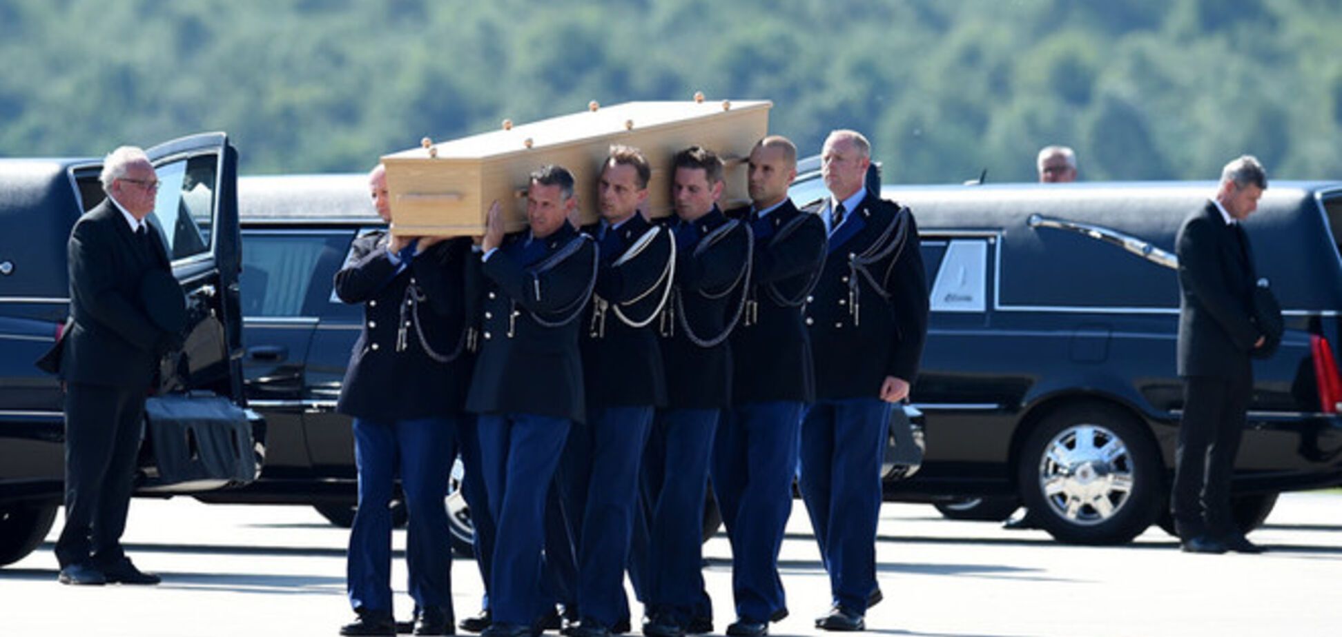 Пассажир Boeing-777 успел перед смертью надеть кислородную маску - СМИ