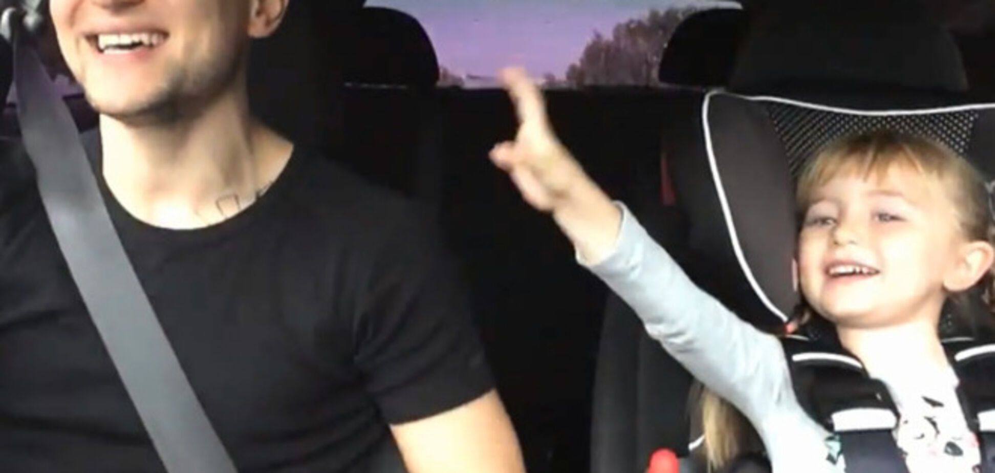 Британец спел с маленькой дочкой песню из мультфильма и стал звездой Youtube