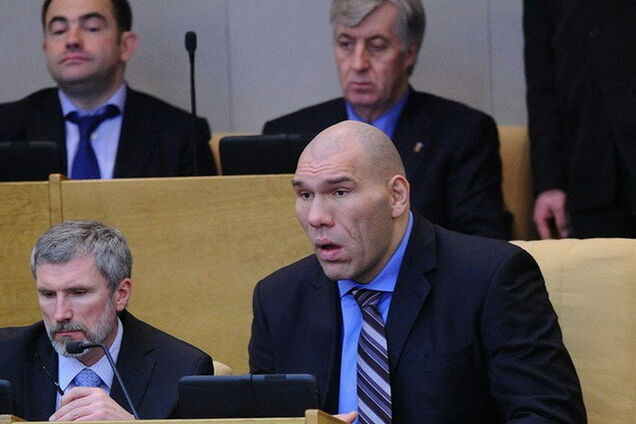 Депутаты Госдумы попросили российские СМИ не называть их 'дебилами' и 'бездельниками'