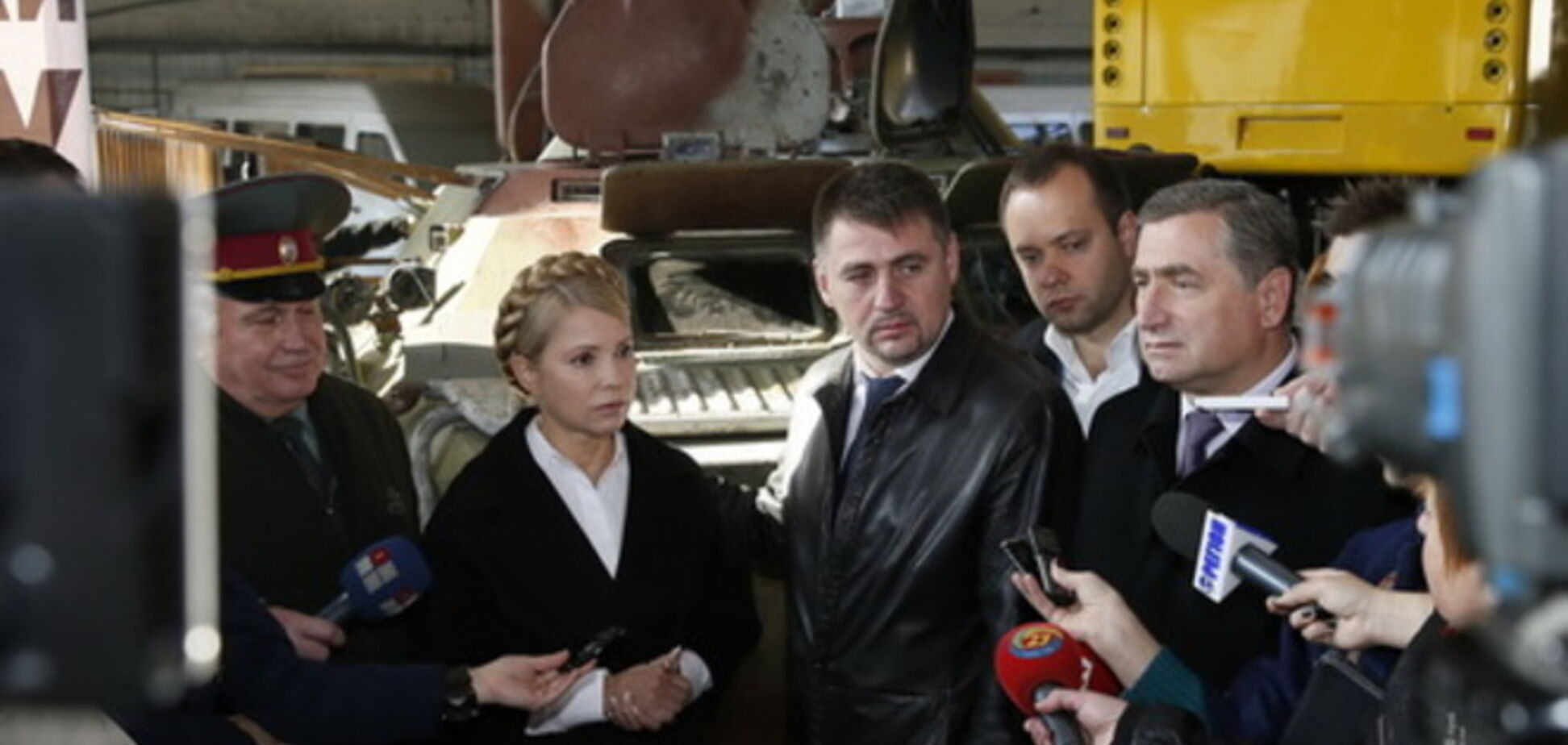 Тимошенко: вместо государства фронт и тыл обеспечивают волонтеры