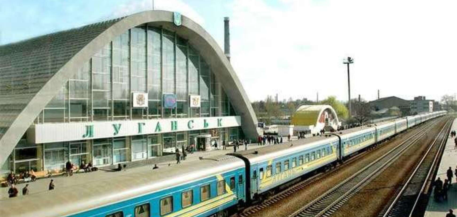 Поезд 'Киев-Луганск' из-за подрыва путей прибыл с 10-часовым опозданием: люди ночевали в вагонах