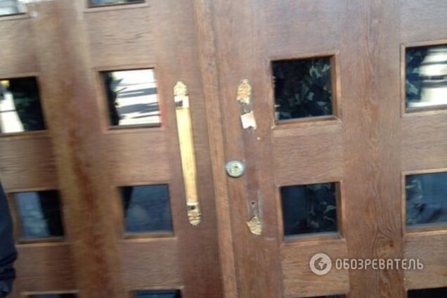 Под зданием ЦИК агрессивные активисты устроили потасовку с милицией