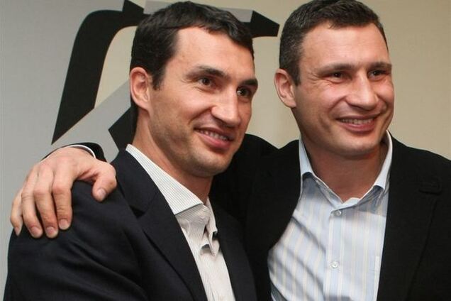Братья Кличко передали украинским военным аптечки на $200 000