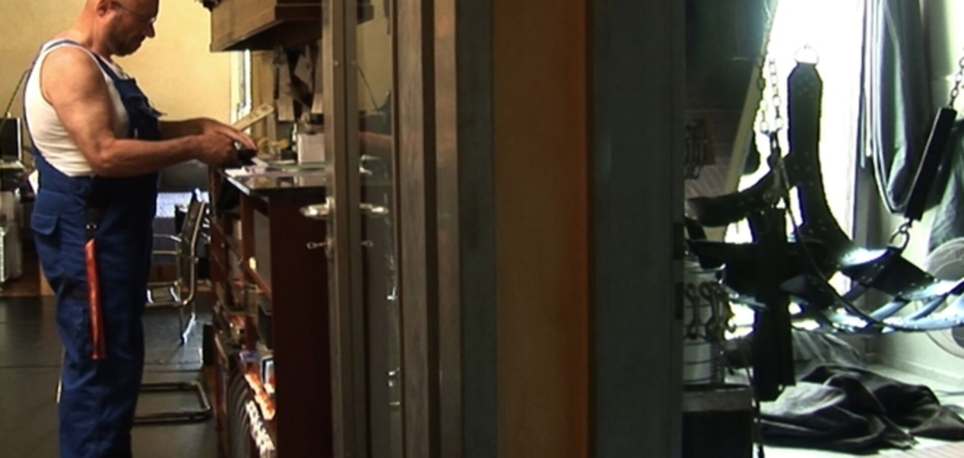 Мужчины в камуфляже пытались сорвать показ ЛГБТ-фильма