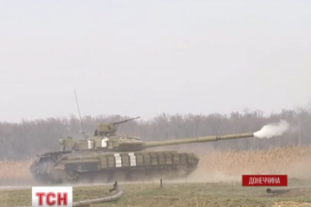Опубликовано видео танкового боя с террористами под Мариуполем