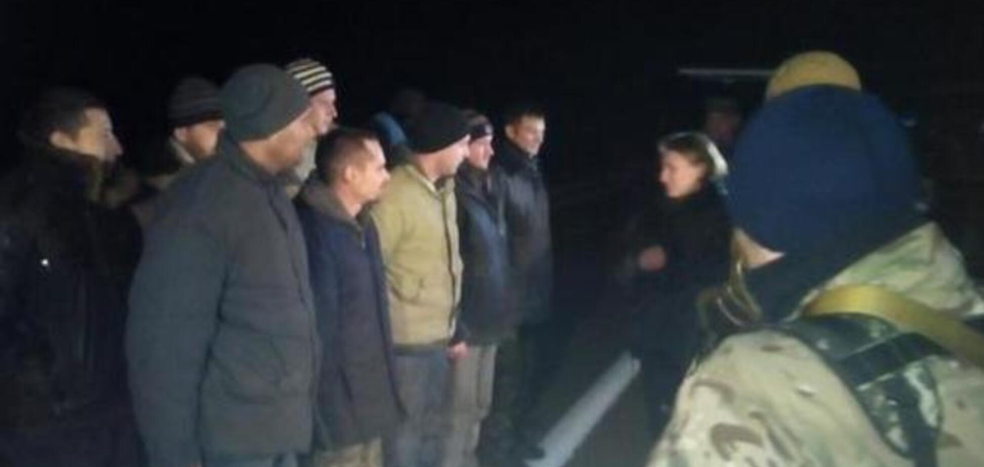 В Снежном из плена освободили 25 украинских бойцов