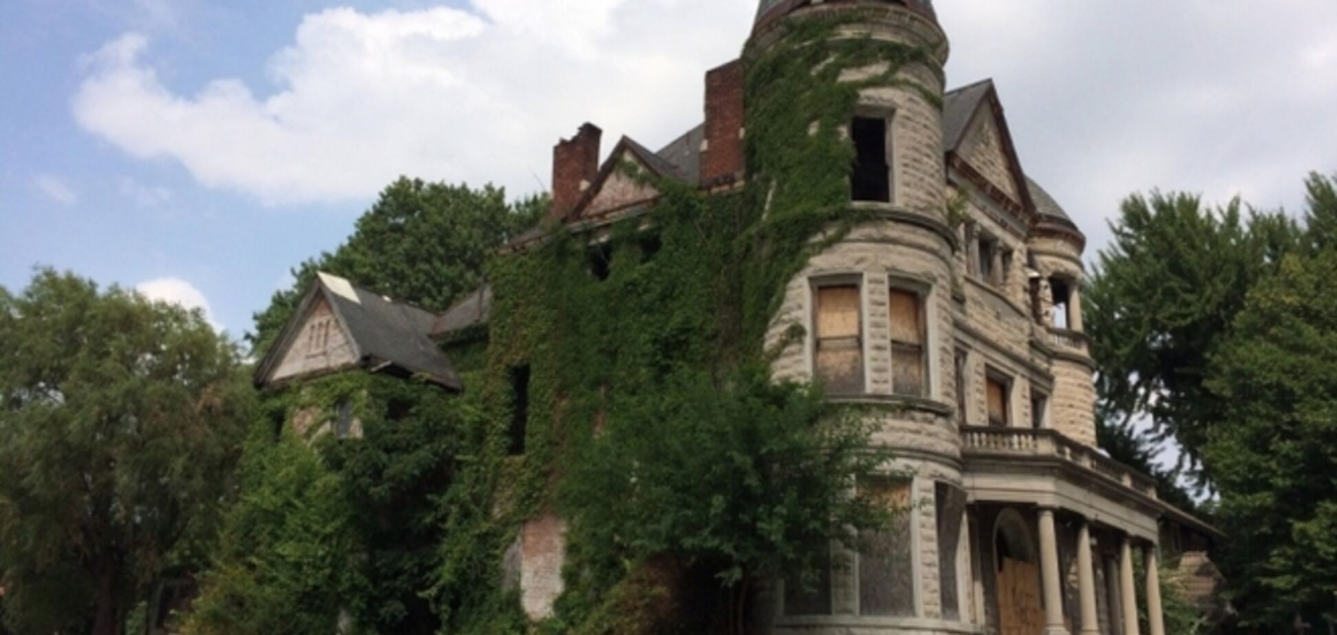 В США заброшенный трёхэтажный особняк продали... за 1 доллар