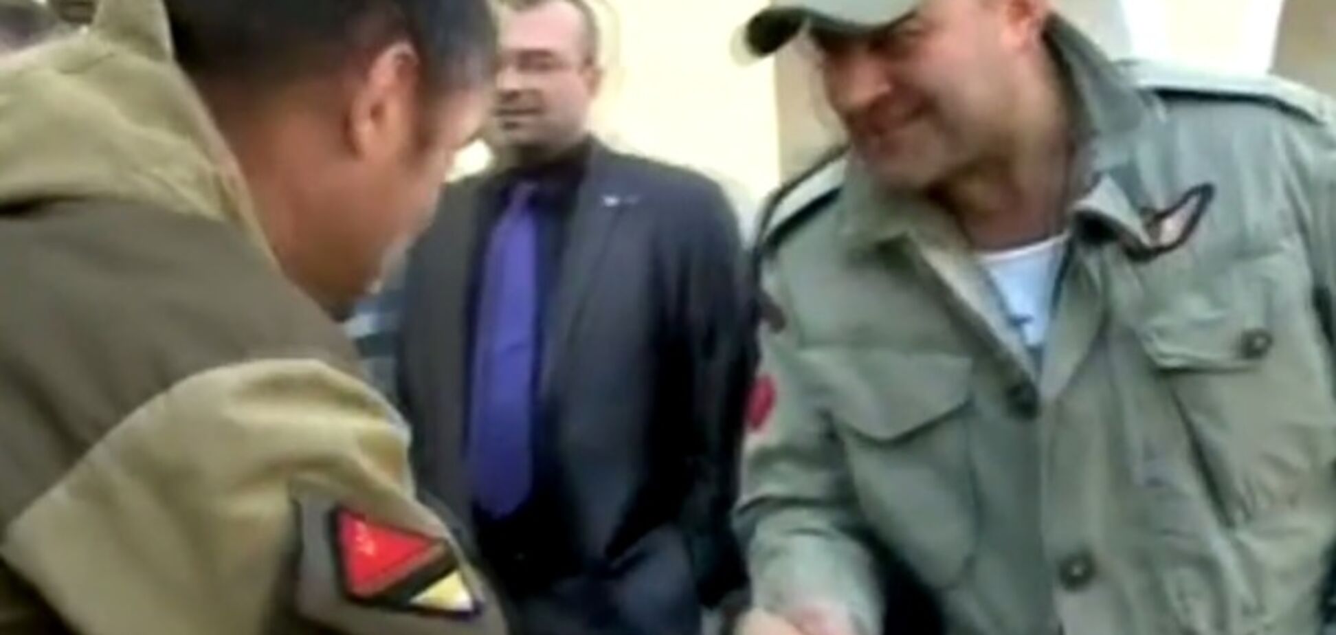 Опубликовано видео братания Пореченкова с террористами в Донецке