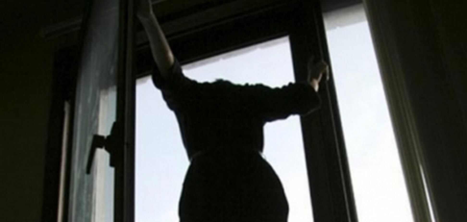 В Киеве душевнобольная женщина выпрыгнула с 12 этажа 