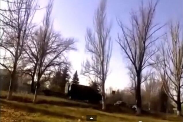 З'явилося відео перекидання з Шахтарська до Донецька військової техніки терористів