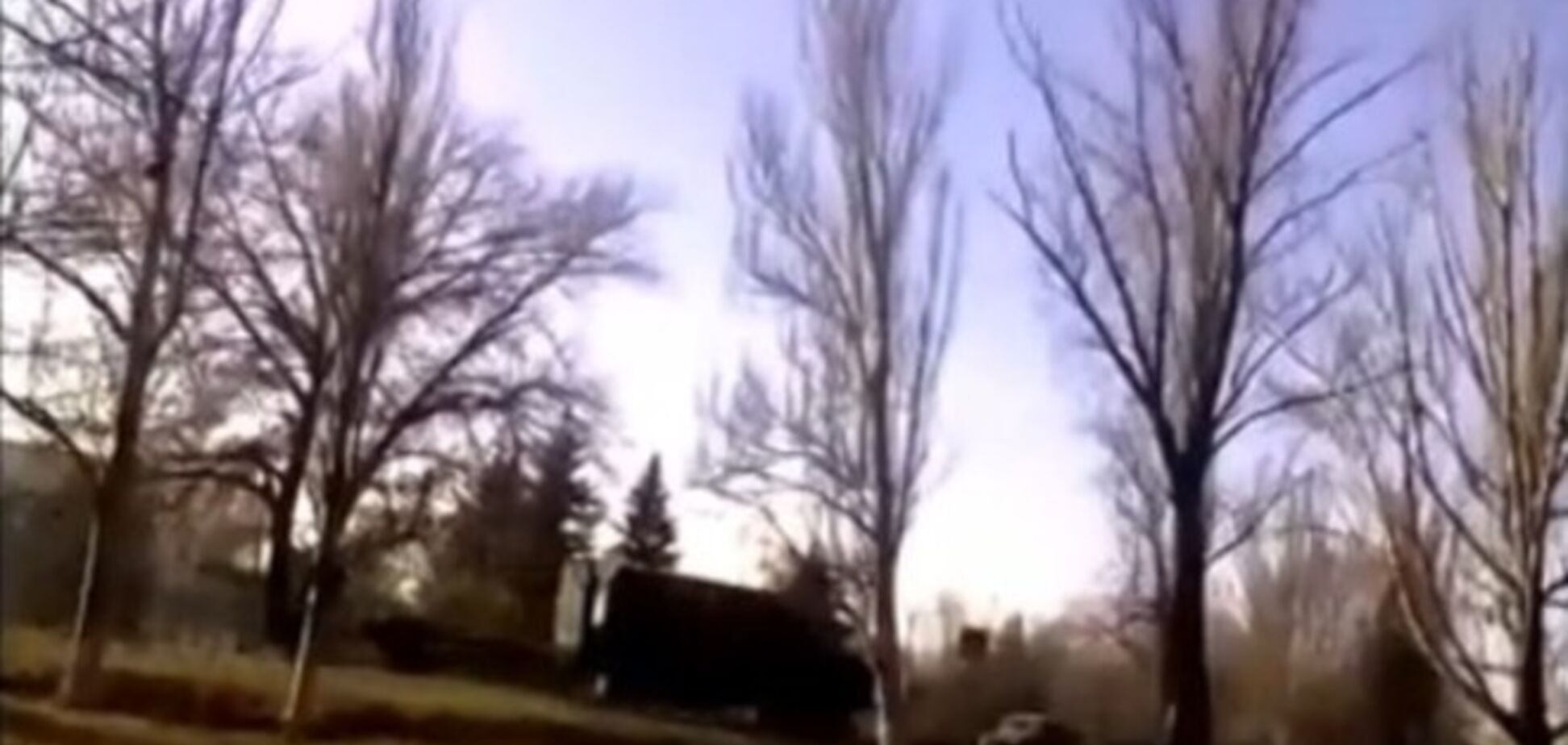 З'явилося відео перекидання з Шахтарська до Донецька військової техніки терористів